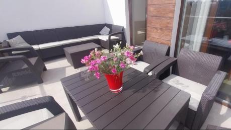 Brązowy zestaw dla 8 osób z narożnikiem, stołem podnoszonym i dwoma fotelami Relly VI