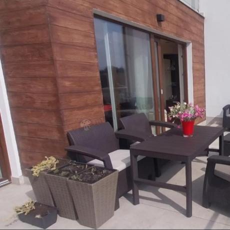 Brązowy zestaw dla 8 osób z narożnikiem, stołem podnoszonym i dwoma fotelami Relly VI