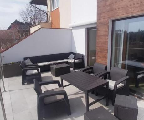 Brązowy zestaw dla 8 osób z narożnikiem, stołem podnoszonym i dwoma fotelami Relly VI