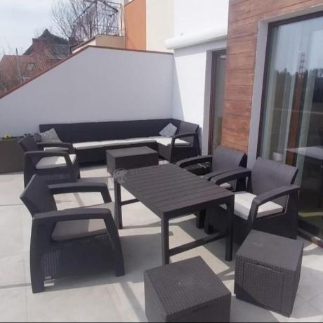 Brązowy zestaw dla 8 osób z narożnikiem, stołem podnoszonym i dwoma fotelami Relly VI