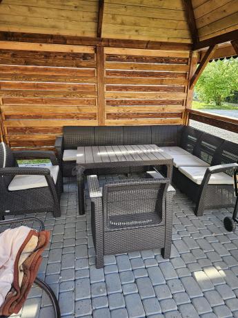 Brązowy zestaw dla 8 osób z narożnikiem, stołem podnoszonym i dwoma fotelami Relly VI