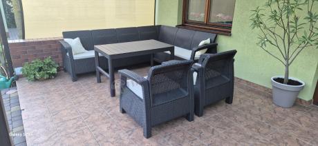 Brązowy zestaw dla 8 osób z narożnikiem, stołem podnoszonym i dwoma fotelami Relly VI