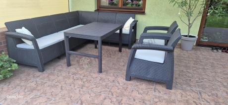 Brązowy zestaw dla 8 osób z narożnikiem, stołem podnoszonym i dwoma fotelami Relly VI