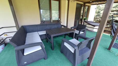 Brązowy zestaw dla 8 osób z narożnikiem, stołem podnoszonym i dwoma fotelami Relly VI