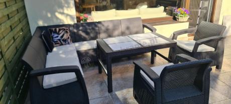 Brązowy zestaw dla 8 osób z narożnikiem, stołem podnoszonym i dwoma fotelami Relly VI