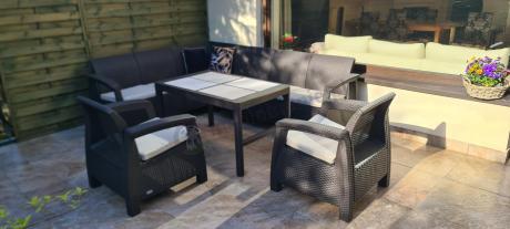 Brązowy zestaw dla 8 osób z narożnikiem, stołem podnoszonym i dwoma fotelami Relly VI