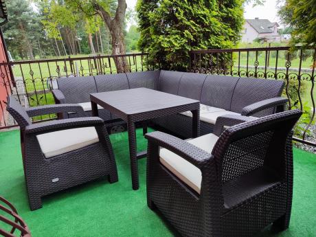 Brązowy zestaw dla 8 osób z narożnikiem, stołem podnoszonym i dwoma fotelami Relly VI