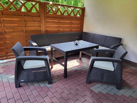 Brązowy zestaw dla 8 osób z narożnikiem, stołem podnoszonym i dwoma fotelami Relly VI