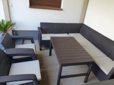 Brązowy zestaw dla 8 osób z narożnikiem, stołem podnoszonym i dwoma fotelami Relly VI