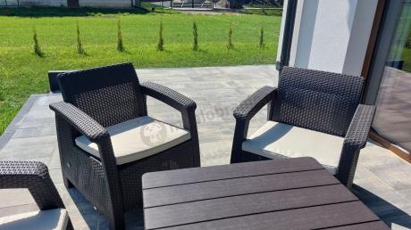 Brązowy zestaw dla 8 osób z narożnikiem, stołem podnoszonym i dwoma fotelami Relly VI