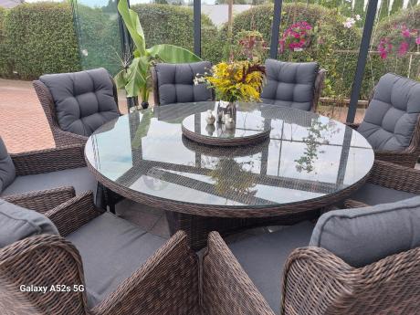 Brązowy zestaw mebli obiadowych na taras Laritto 8+1 okrągły stół - technorattan