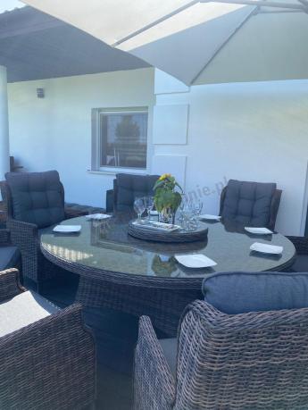 Brązowy zestaw mebli obiadowych na taras Laritto 8+1 okrągły stół - technorattan