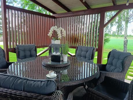 Brązowy zestaw mebli obiadowych na taras Laritto 8+1 okrągły stół - technorattan