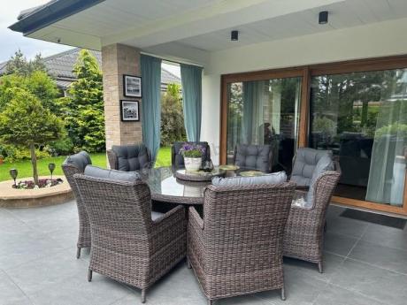 Brązowy zestaw mebli obiadowych na taras Laritto 8+1 okrągły stół - technorattan