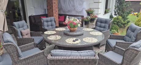 Brązowy zestaw mebli obiadowych na taras Laritto 8+1 okrągły stół - technorattan