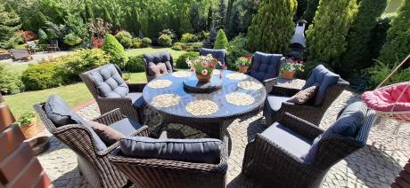 Brązowy zestaw mebli obiadowych na taras Laritto 8+1 okrągły stół - technorattan