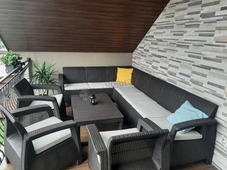 Brązowy zestaw ogrodowy dla 10 osób z narożnikiem, stołem podnoszonym i trzema fotelami Relly VII