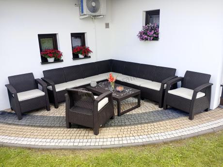 Brązowy zestaw ogrodowy dla 10 osób z narożnikiem, stołem podnoszonym i trzema fotelami Relly VII