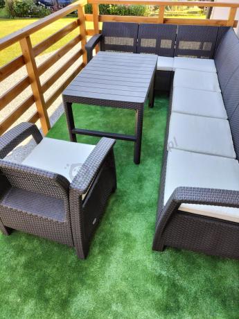 Brązowy zestaw ogrodowy dla 10 osób z narożnikiem, stołem podnoszonym i trzema fotelami Relly VII