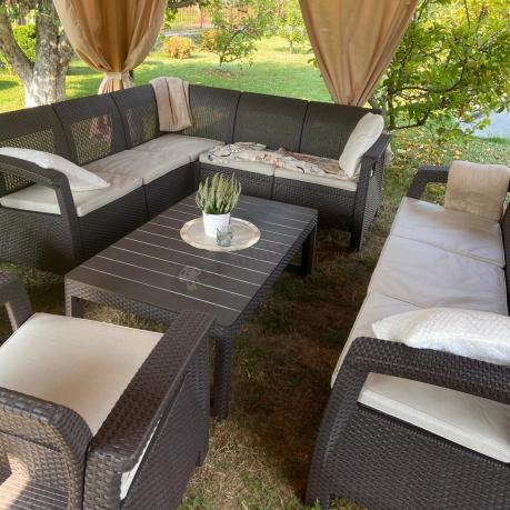 Brązowy zestaw ogrodowy dla 10 osób z narożnikiem, stołem podnoszonym i trzema fotelami Relly VII