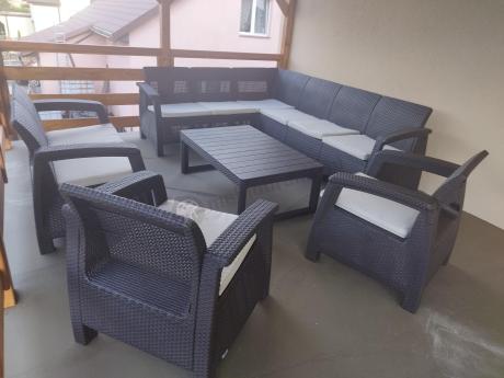 Brązowy zestaw ogrodowy dla 10 osób z narożnikiem, stołem podnoszonym i trzema fotelami Relly VII