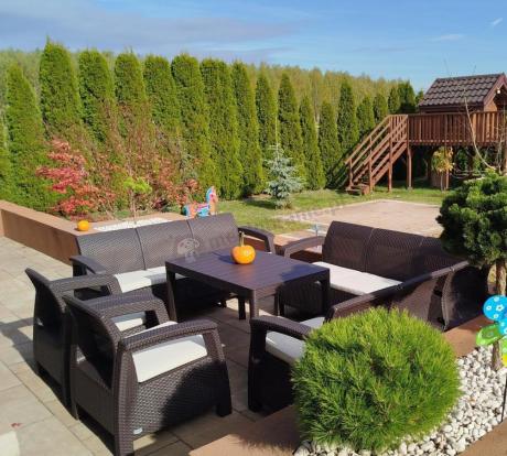 Brązowy zestaw ogrodowy dla 10 osób z narożnikiem, stołem podnoszonym i trzema fotelami Relly VII