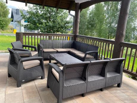 Brązowy zestaw ogrodowy dla 10 osób z narożnikiem, stołem podnoszonym i trzema fotelami Relly VII