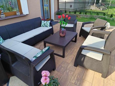 Brązowy zestaw ogrodowy dla 10 osób z narożnikiem, stołem podnoszonym i trzema fotelami Relly VII