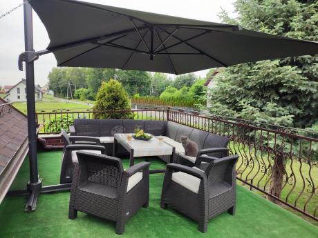 Brązowy zestaw ogrodowy dla 10 osób z narożnikiem, stołem podnoszonym i trzema fotelami Relly VII