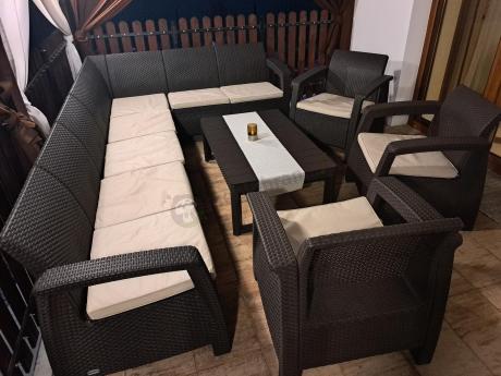 Brązowy zestaw ogrodowy dla 10 osób z narożnikiem, stołem podnoszonym i trzema fotelami Relly VII