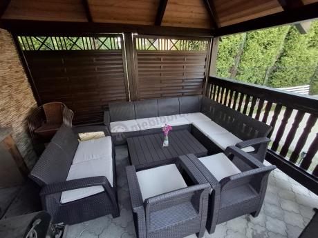 Brązowy zestaw ogrodowy dla 10 osób z narożnikiem, stołem podnoszonym i trzema fotelami Relly VII