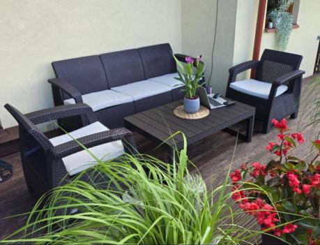 Brązowy zestaw ogrodowy dla 5 osób