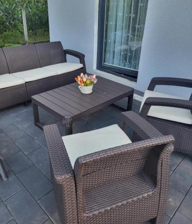 Brązowy zestaw ogrodowy dla 5 osób