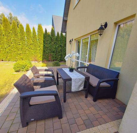 Brązowy zestaw ogrodowy dla 5 osób