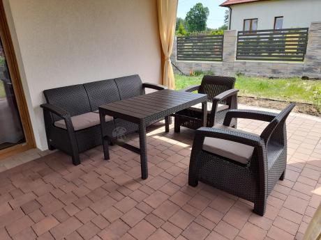 Brązowy zestaw ogrodowy dla 5 osób