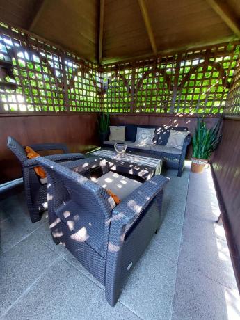 Brązowy zestaw ogrodowy dla 5 osób