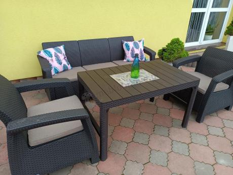 Brązowy zestaw ogrodowy dla 5 osób