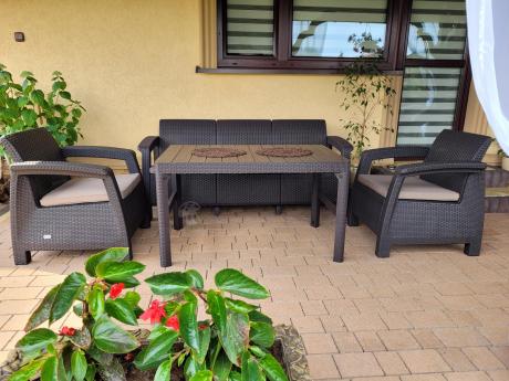 Brązowy zestaw ogrodowy dla 5 osób