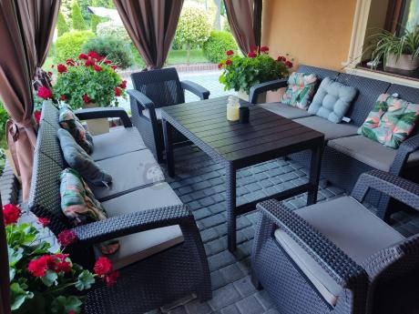 Brązowy zestaw ogrodowy dla 5 osób