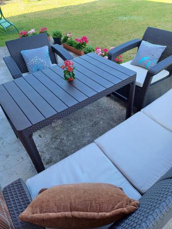 Brązowy zestaw ogrodowy dla 5 osób
