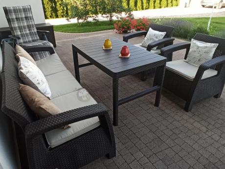 Brązowy zestaw ogrodowy dla 5 osób