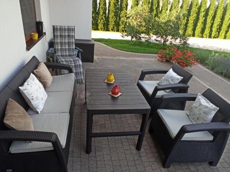 Brązowy zestaw ogrodowy dla 5 osób