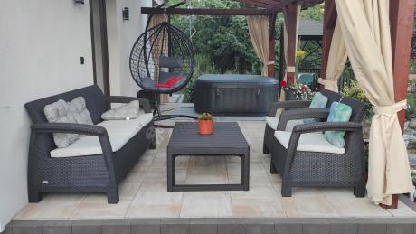 Brązowy zestaw ogrodowy dla 5 osób