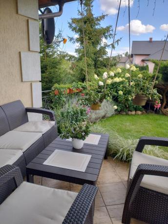 Brązowy zestaw ogrodowy dla 5 osób