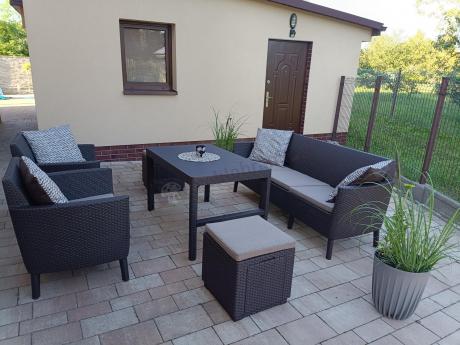 Brązowy zestaw ogrodowy z regulowanym stołem na 7 osób Meblobranie S3LP