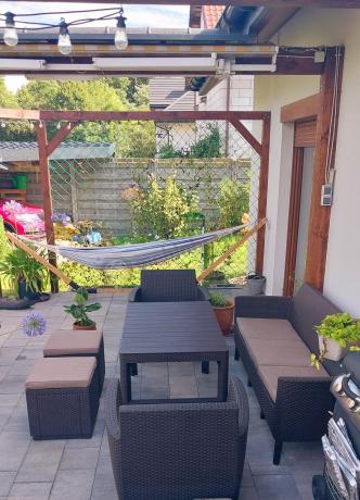 Brązowy zestaw ogrodowy z regulowanym stołem na 7 osób Meblobranie S3LP