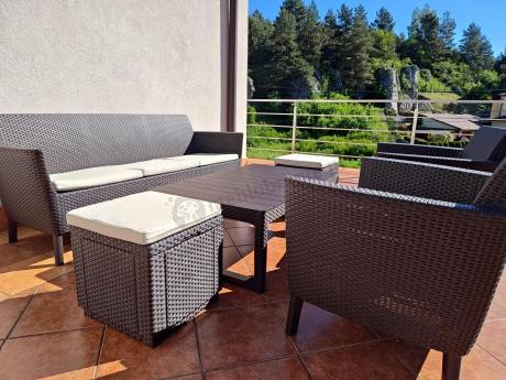 Brązowy zestaw ogrodowy z regulowanym stołem na 7 osób Meblobranie S3LP