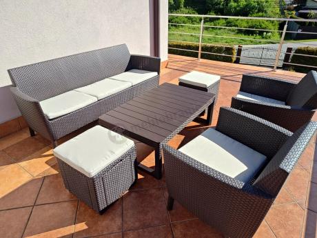 Brązowy zestaw ogrodowy z regulowanym stołem na 7 osób Meblobranie S3LP