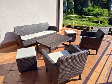 Brązowy zestaw ogrodowy z regulowanym stołem na 7 osób Meblobranie S3LP