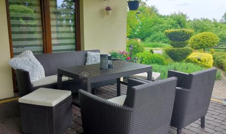 Brązowy zestaw ogrodowy z regulowanym stołem na 7 osób Meblobranie S3LP